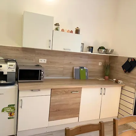Komenskeho Free Parking Apartment