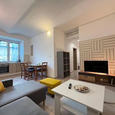 Komenskeho Free Parking Apartment