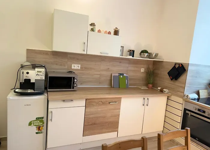 Komenskeho Free Parking Apartment