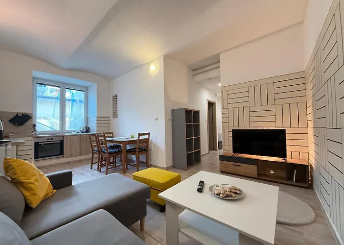 Komenskeho Free Parking Apartment